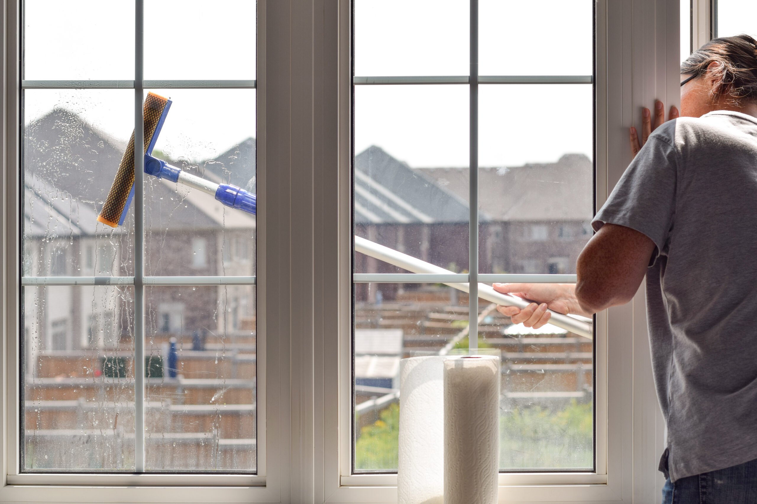 Bright Clean Window Glass for Homes and Businesses